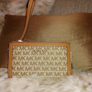 MICHAEL KORS WRISTLET WALLET Bag